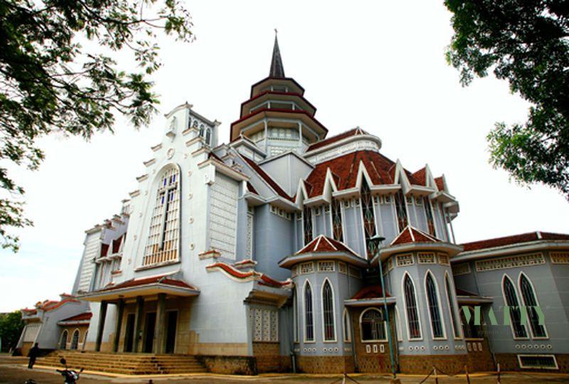 Nhà thờ Huyện Sỹ - Kiến trúc cổ điển Pháp độc đáo